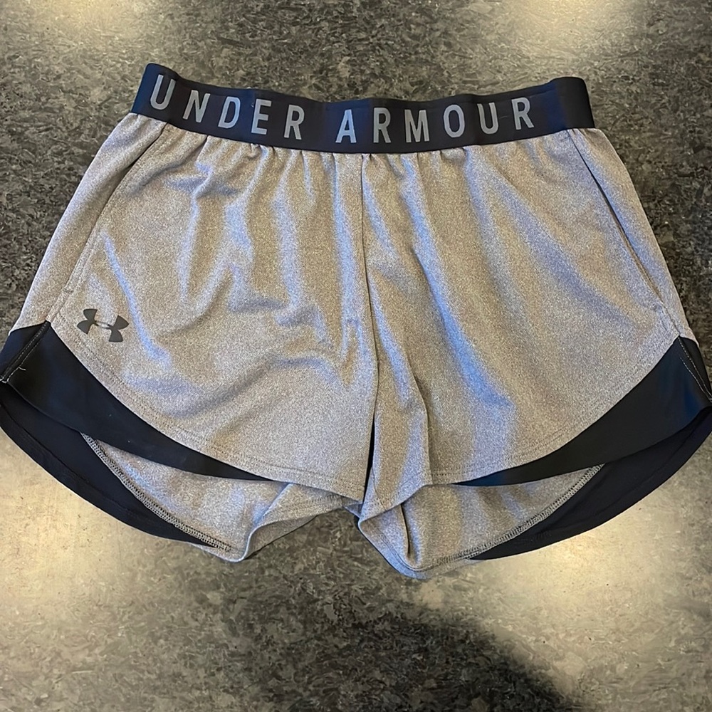 Under Armor athletic shorts loose fit SZ S